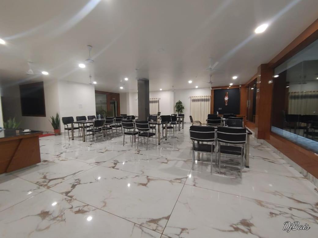 Tierra Hotel Cum Restaurant Казиранга Экстерьер фото