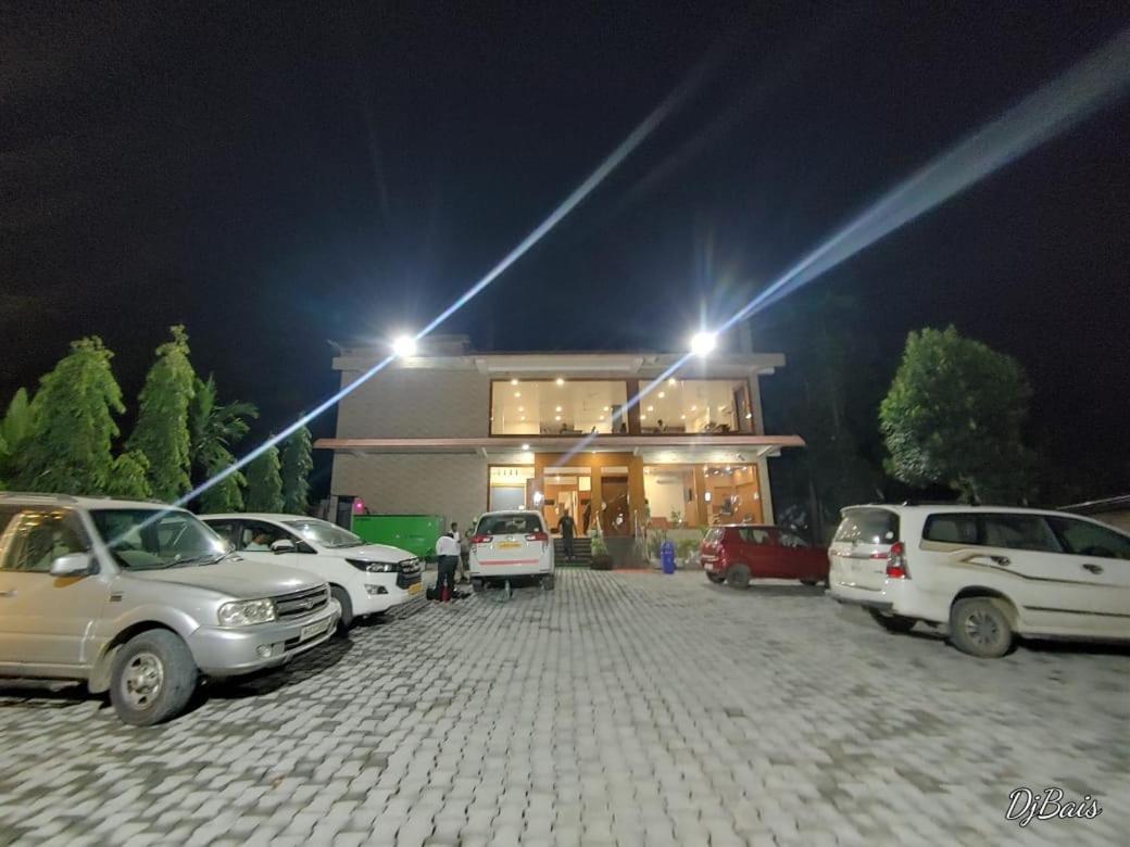 Tierra Hotel Cum Restaurant Казиранга Экстерьер фото